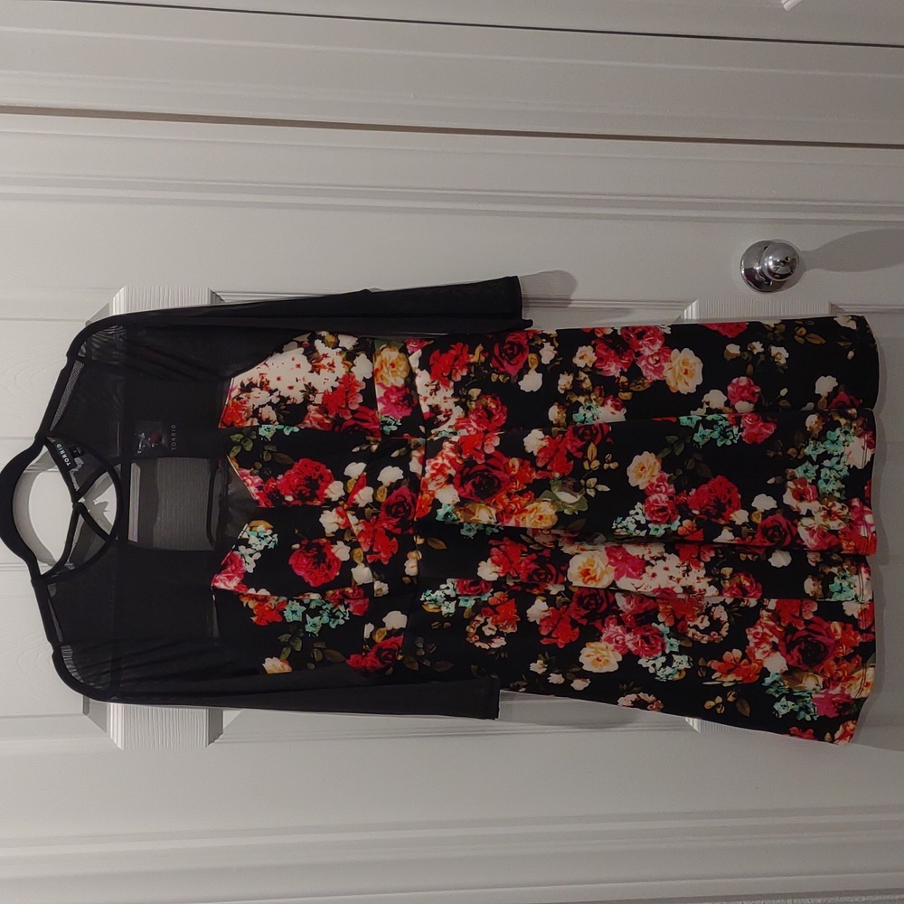 Torrid Mini Black Floral Scuba Illusion Neck Dress. Size 1X 14/16. NWT.